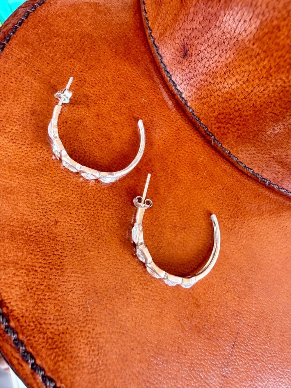 Retired Silpada Magnifique CZ Hoop Post Earrings P2792 Sterling Silver - Picture 3 of 10